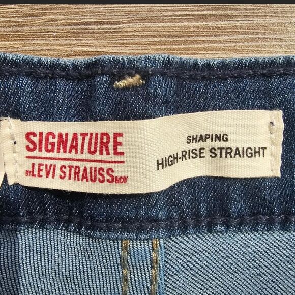 Signature By Levi Strauss Shaping Bootcut Jeans (21W/26) - Picture 3 of 8